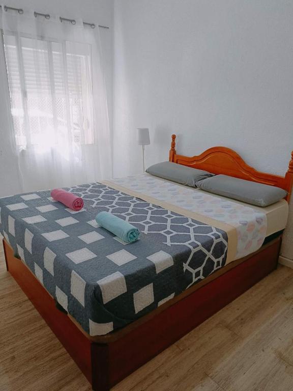 8 mins walk to Train Station Low Cost Youth Hostel