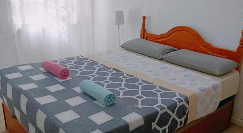 8 mins walk to Train Station Low Cost Youth Hostel