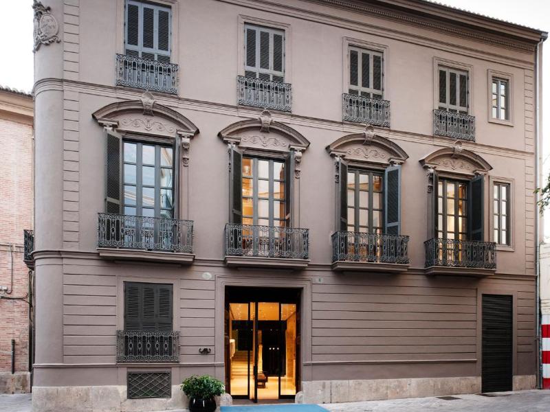 Caro Hotel