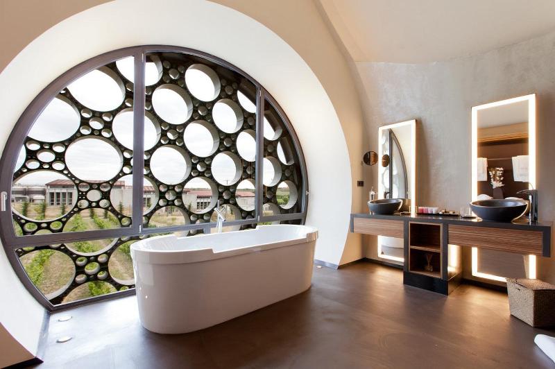 Cava and Hotel Mastinell