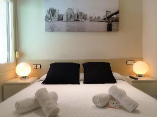 Barcelona City Street Hostal
