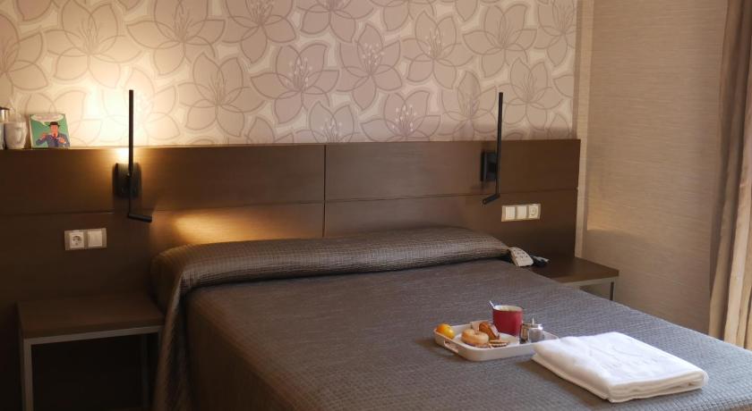 Hostal 4C Cuatro Caminos