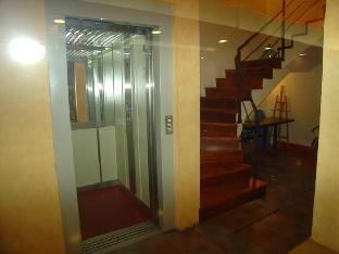 Hostal Adarnius