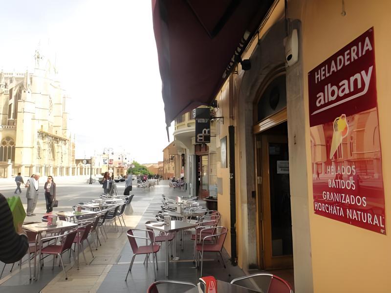 Hostal Albany
