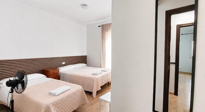 Hostal Alcarayon Pilas