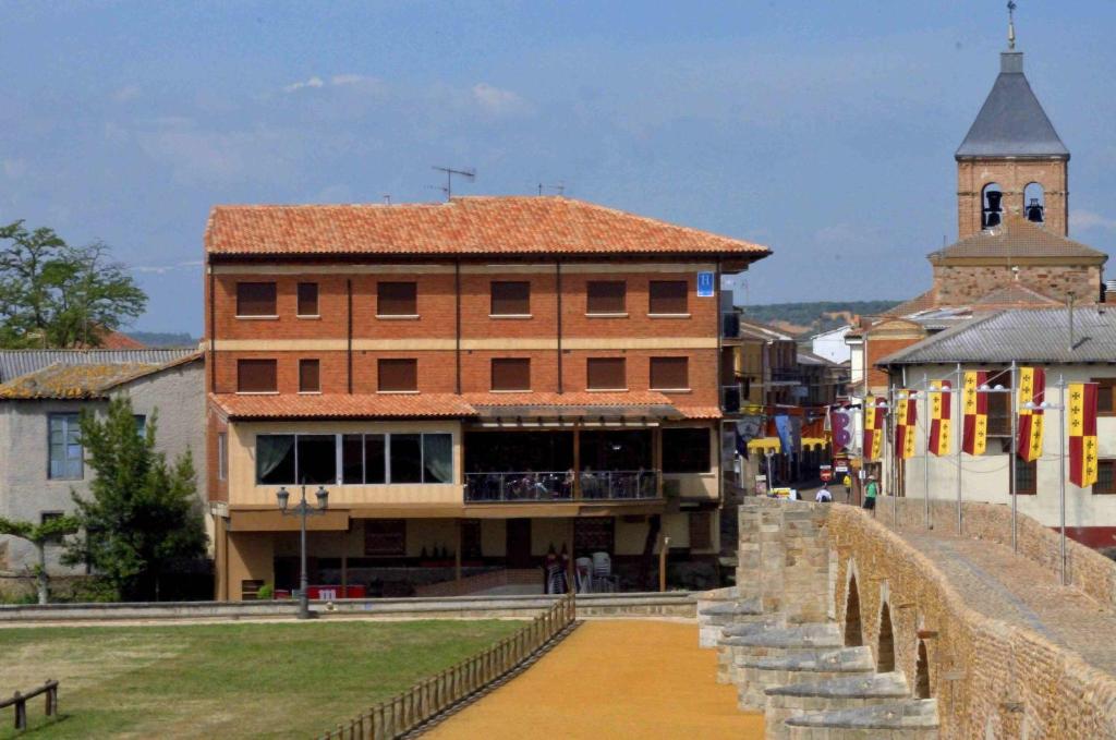 Hostal Don Suero de Quinones