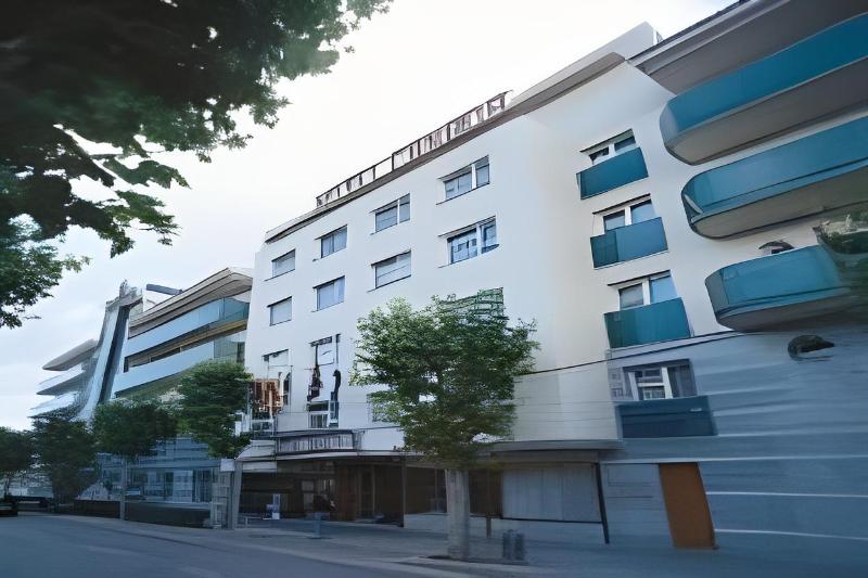 Hotel Canada Palace