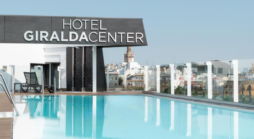 Hotel Giralda Center