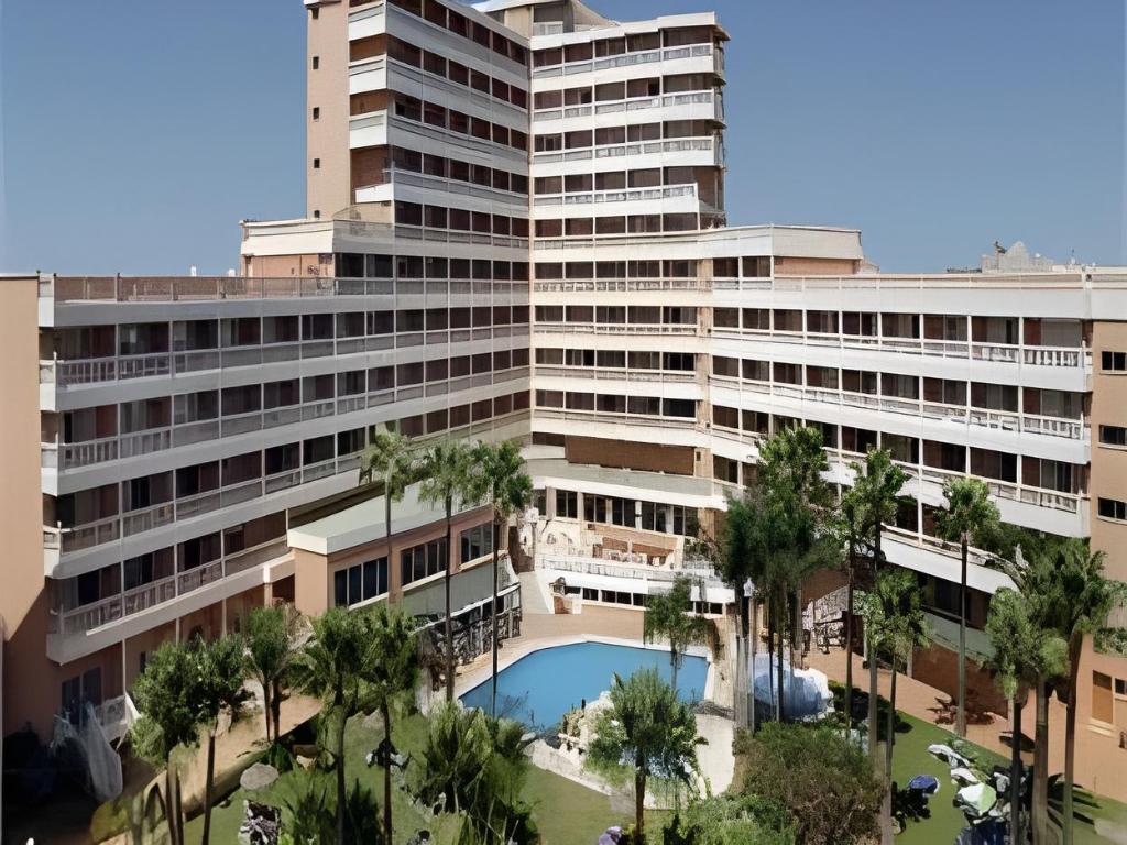 Hotel Parasol by Dorobe