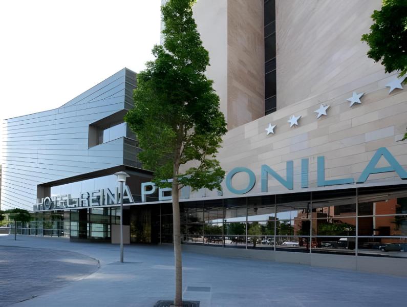 Hotel Reina Petronila