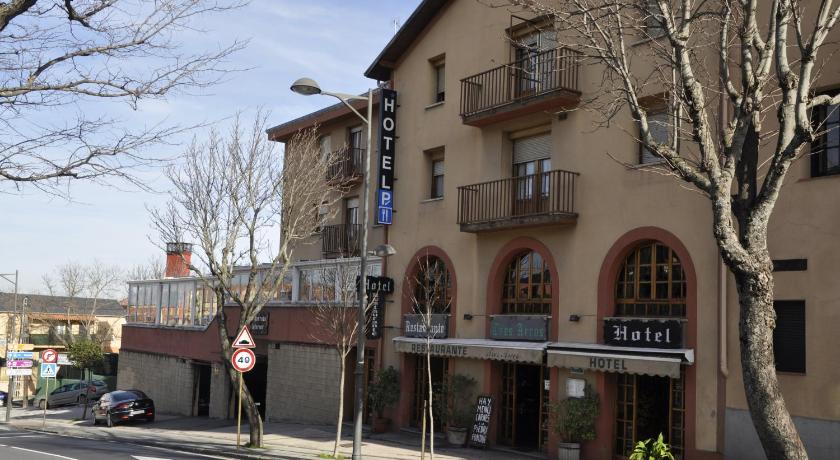 Hotel Tres Arcos