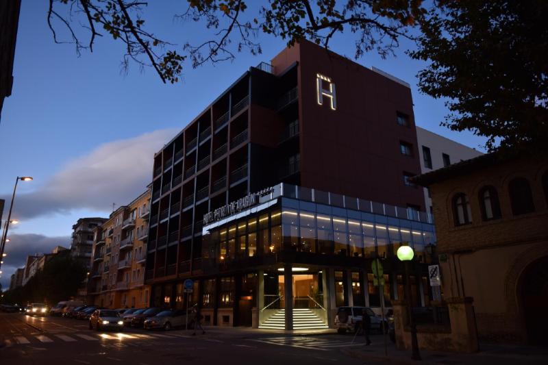 Pedro I De Aragon Hotel