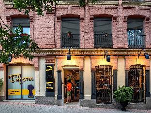 Petit Hostel La Latina