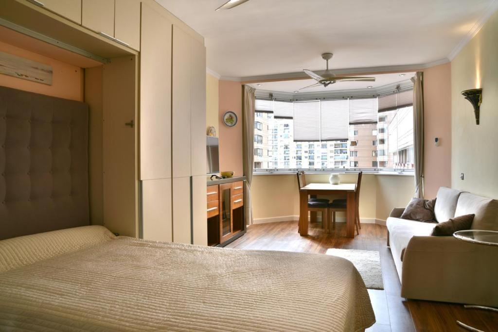 Seafront luxury studio in Las Palmeras hotel