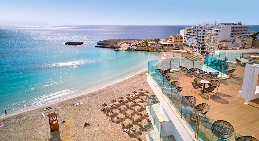 Universal Hotel Perla