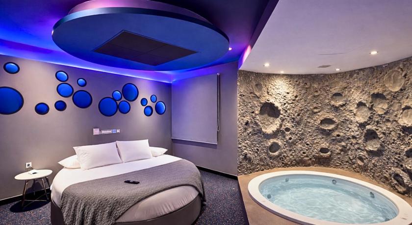 V Hotel