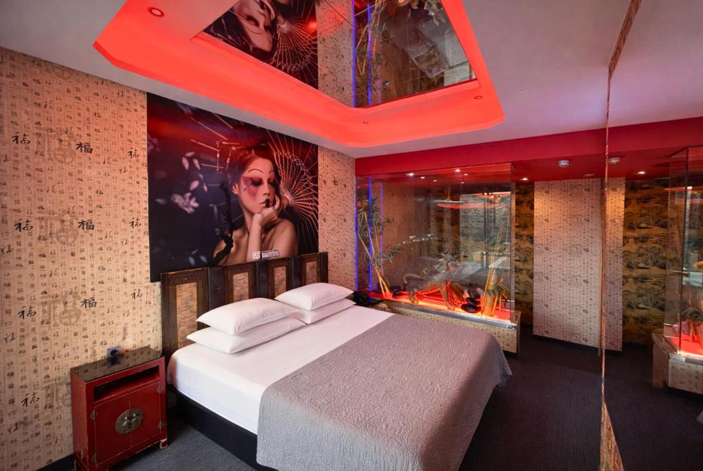 V Hotel